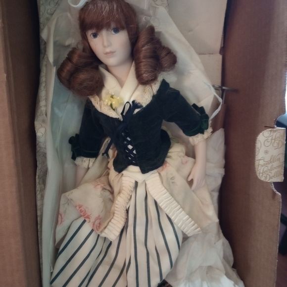 VINTAGE Porcelain Franklin heirloomThe Strawberry Girl. COA by Kate Lloyd Jones - Picture 3 of 9